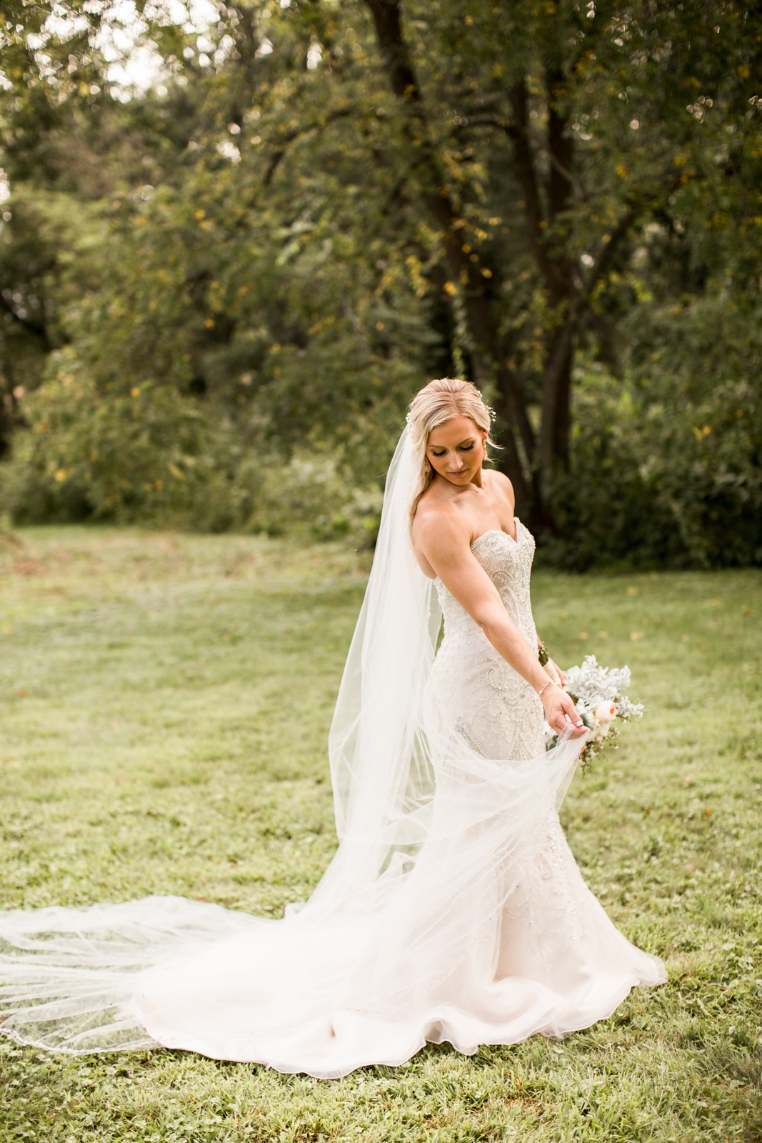 A WISCONSIN BARN WEDDING FULL OF GLAMOROUS ROMANCE | BAILEY + JARED ...