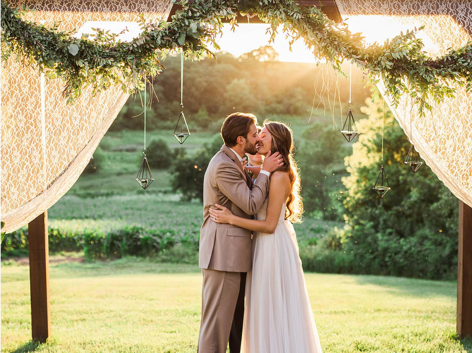 bride and groom outdoor ceremony