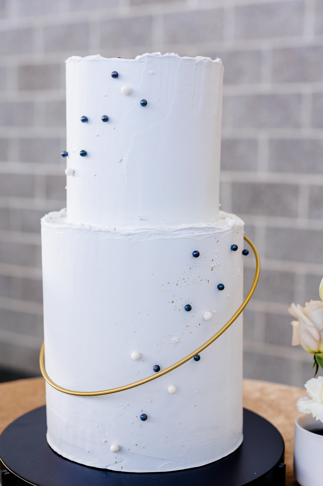 Simple Modern Elegant Wedding Cake