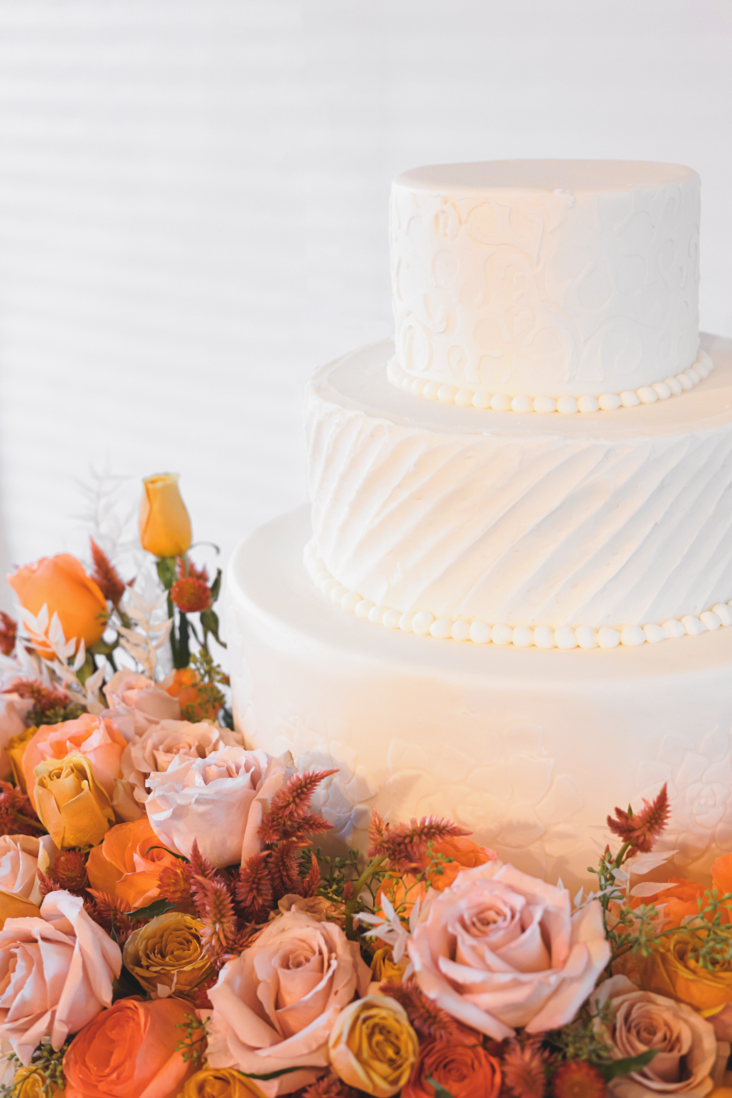 Simple Elegant Design Wedding Cake