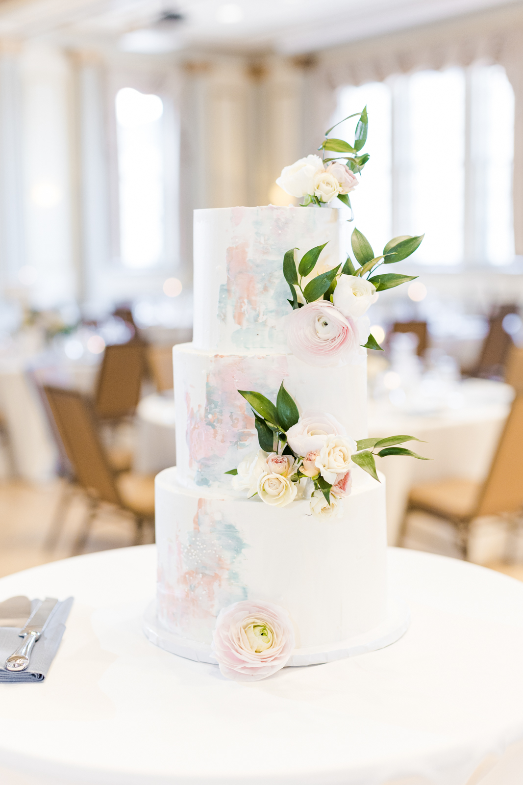 Simple Modern Elegant Wedding Cake