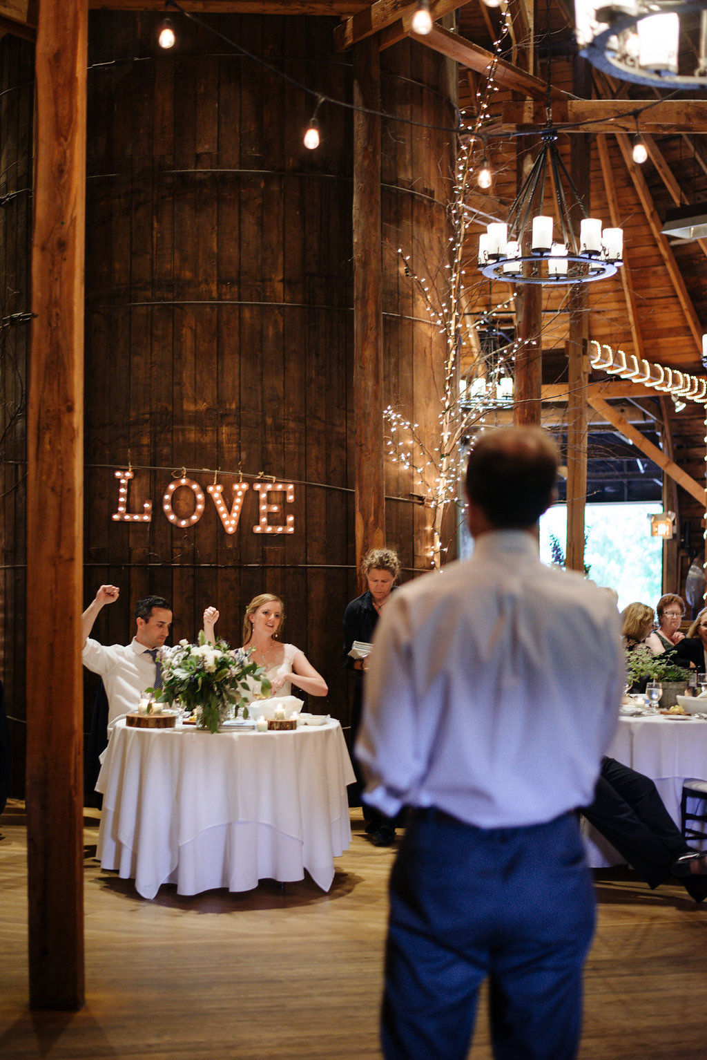 Caitlin And Paul S June Wedding At The Inn At The Round Barn Farm