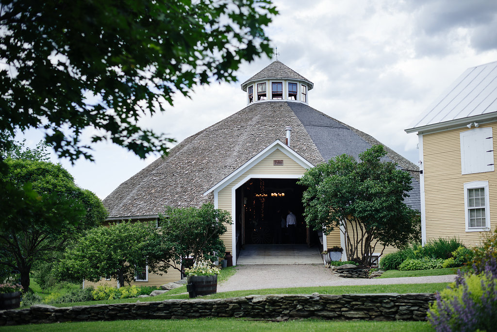 Caitlin And Paul S June Wedding At The Inn At The Round Barn Farm