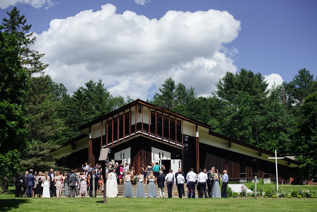 Caitlin And Paul S June Wedding At The Inn At The Round Barn Farm