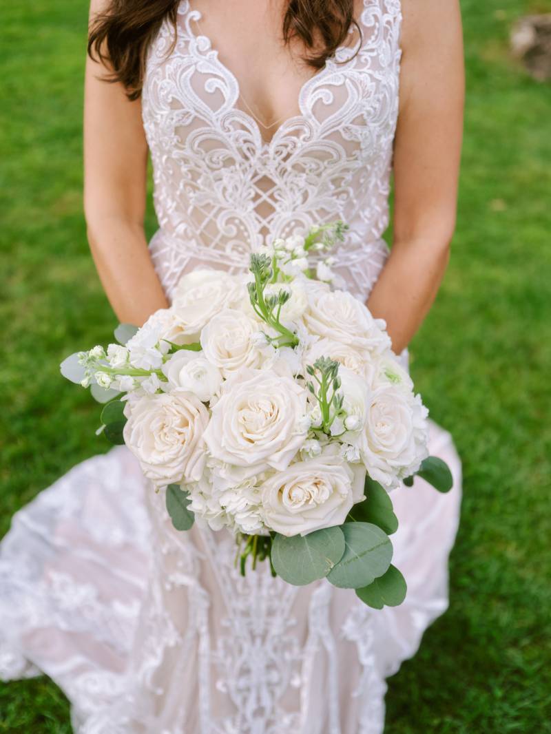 white rose bridal bouquet for vt summer wedding at the Hildene