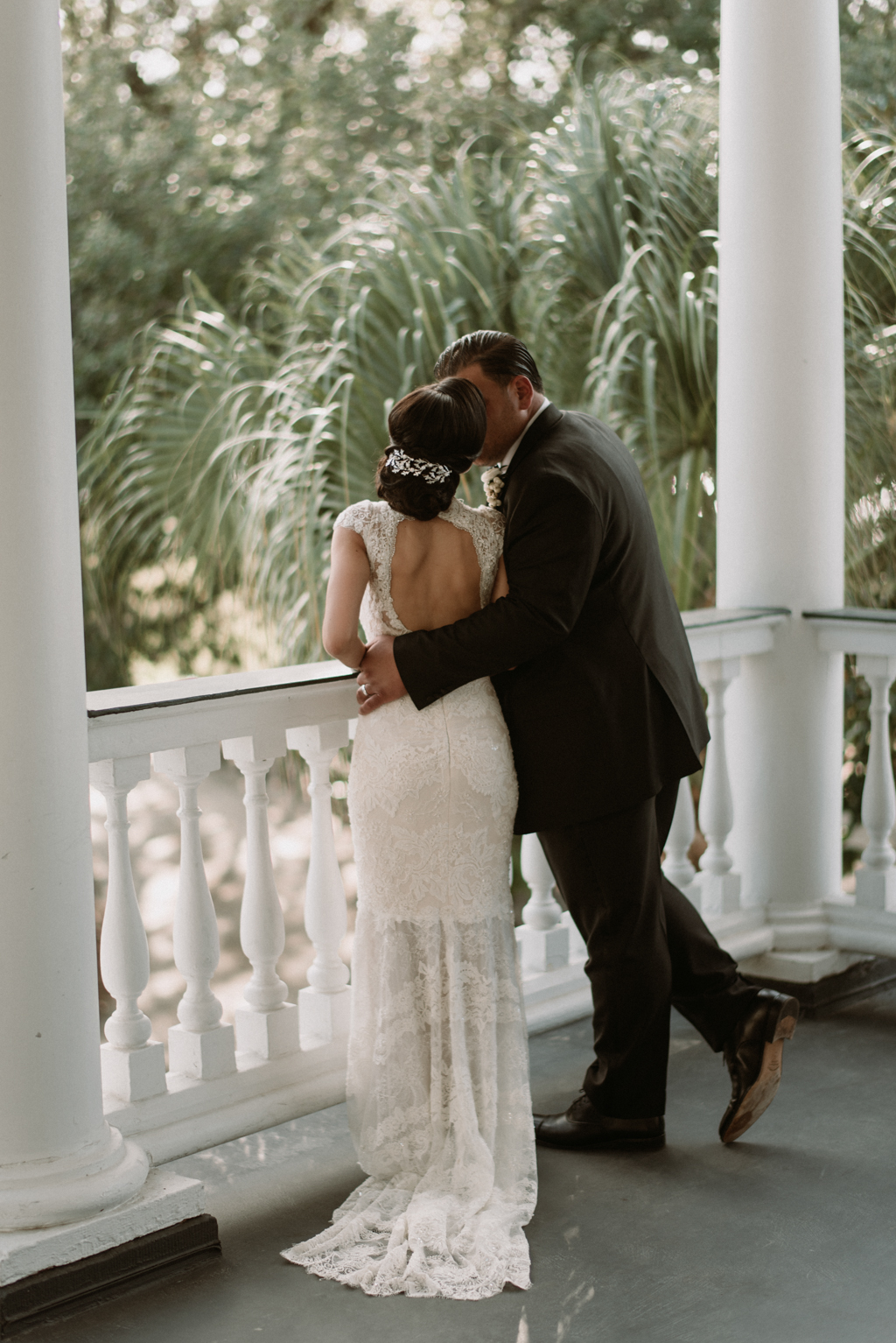 Romantic Charleston wedding with a moody vintage vibe | Charleston Real ...