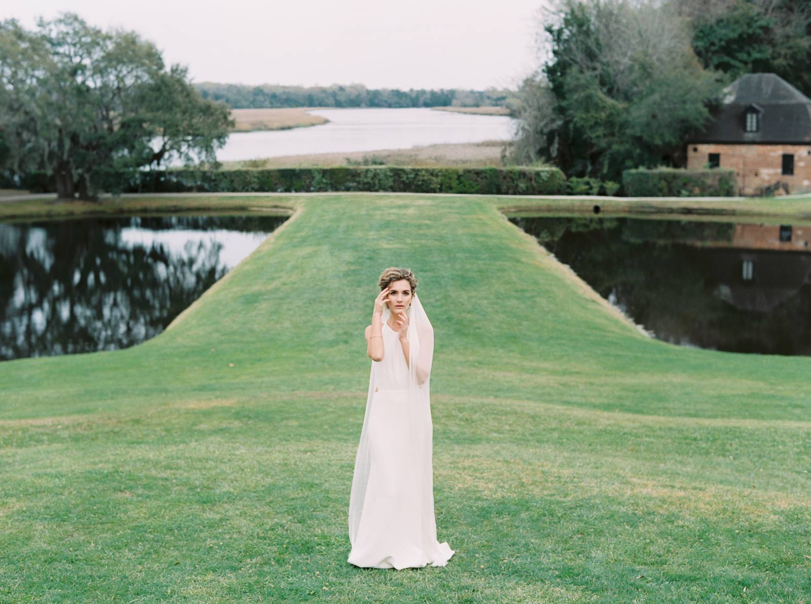 A modern & romantic Charleston Bridal shoot at Middleton Place ...