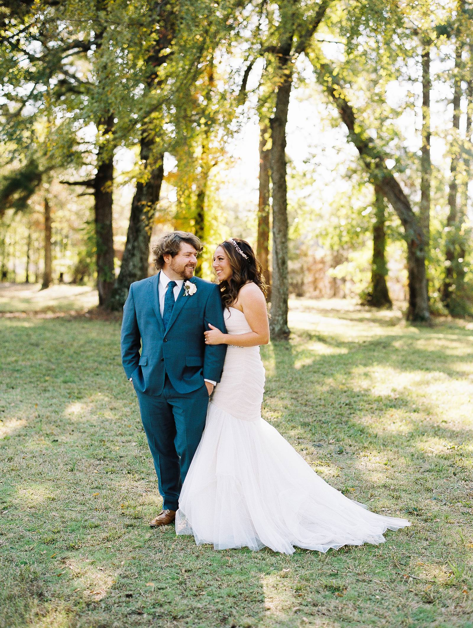 Gorgeous backyard wedding in Arkansas surrounded by fall foliage ...