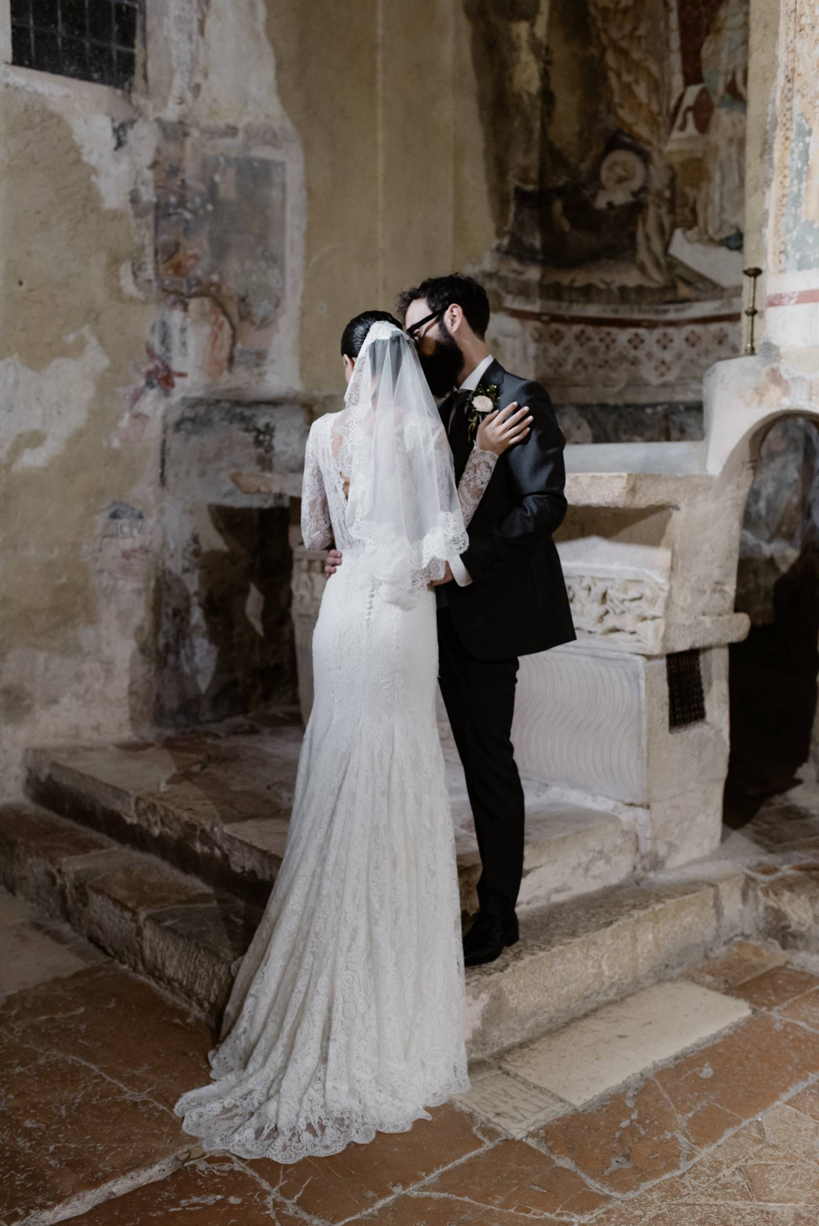 Timeless & elegant wedding in an Ancient Abbey in Umbria, Italy ...