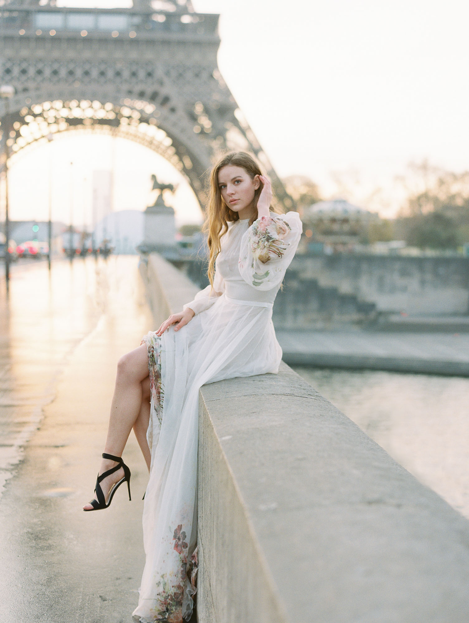 Romantic sunrise bridal session underneath the Eiffel Tower | Paris ...