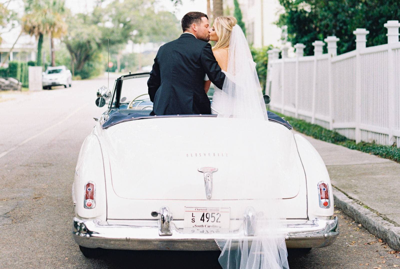 A timeless romantic Charleston wedding on a warm autumnal day ...