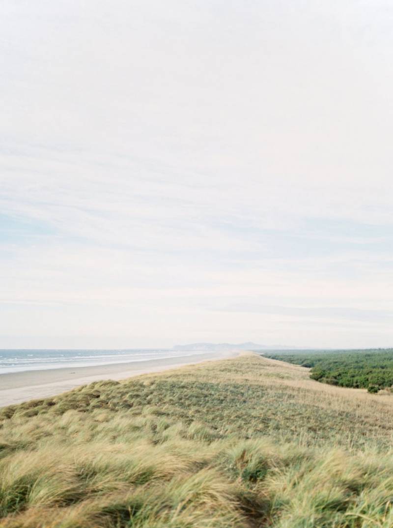 Guide to Shipwreck Sites Along the Oregon Coast by Victor West