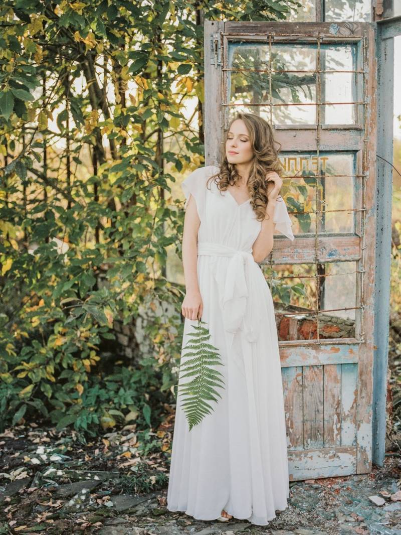 Botanical Wedding Inspiration in an abandoned glasshouse | Russian ...
