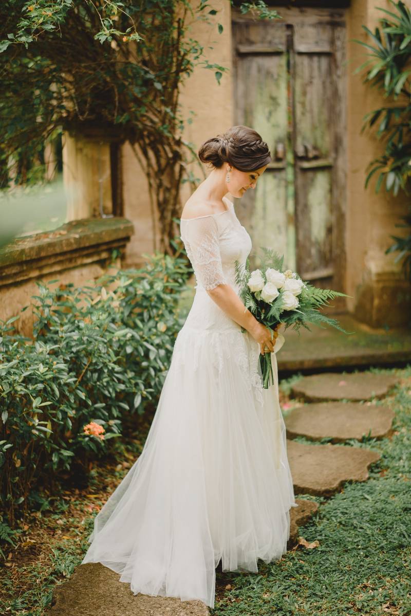 Intimate wedding  in Ubud Bali with a hand binding 