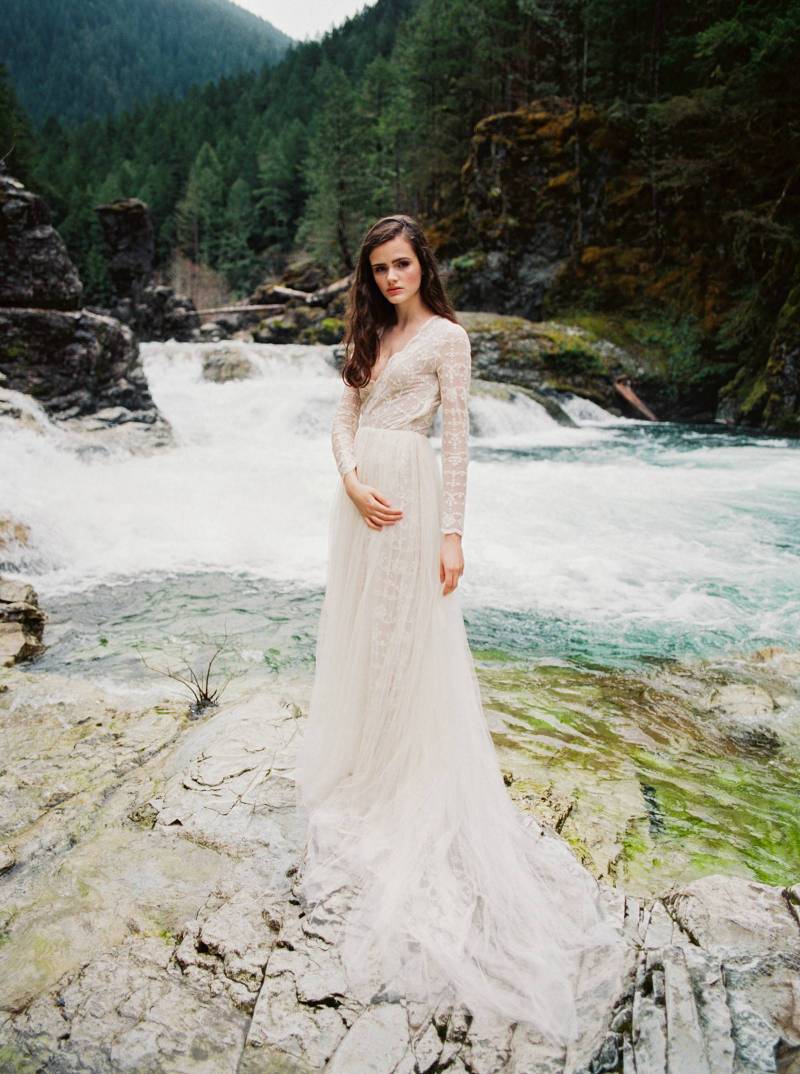 Stunning nature inspired bridal shoot in Oregon | Oregon Bridal Inspiration