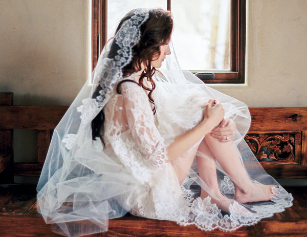 Airy & Romantic Snowy Shoot in Montana on Apple Brides