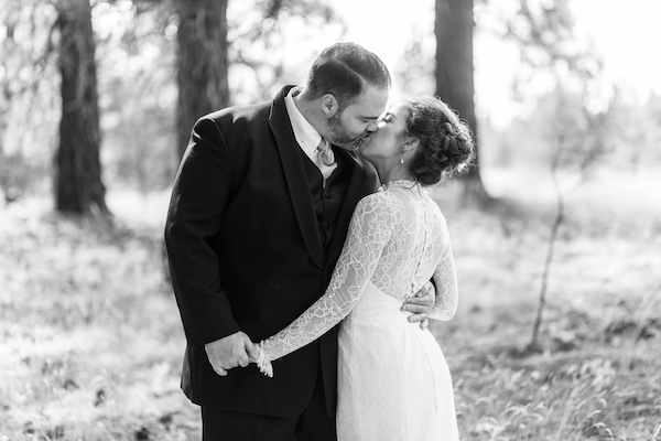 A Cozy Forest Wedding Full Of Contagious Smiles