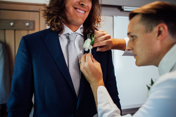 Cheery, Romantic Spring Bellevue Wedding on Apple Brides