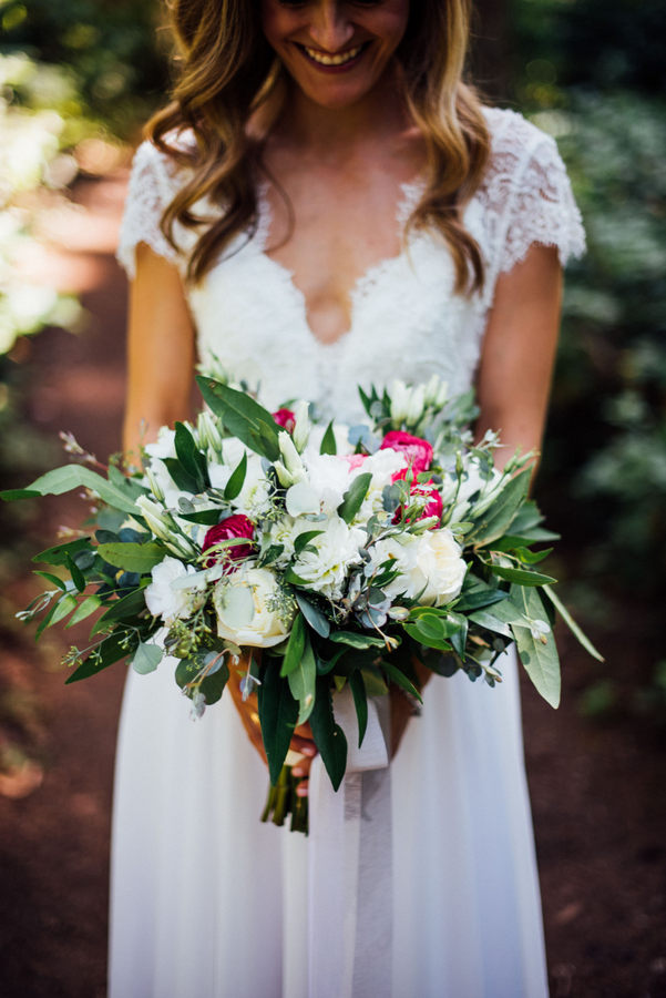 Cheery, Romantic Spring Bellevue Wedding on Apple Brides