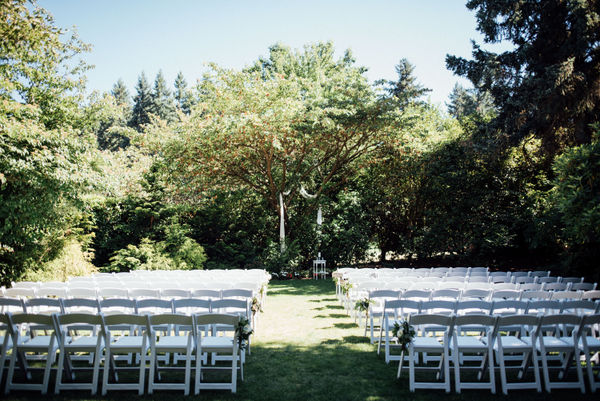 Cheery, Romantic Spring Bellevue Wedding on Apple Brides