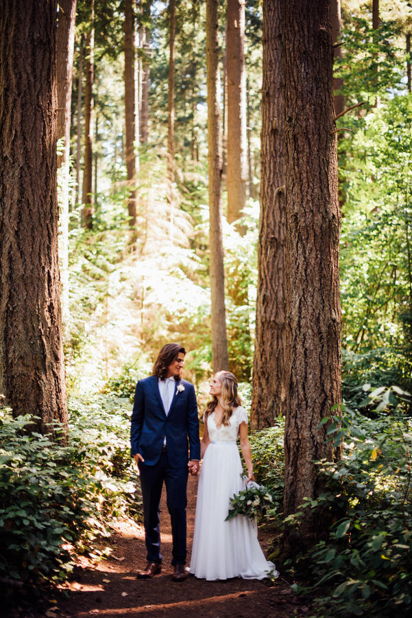 Cheery, Romantic Spring Bellevue Wedding on Apple Brides
