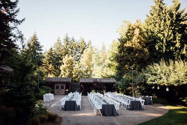 Cheery, Romantic Spring Bellevue Wedding on Apple Brides