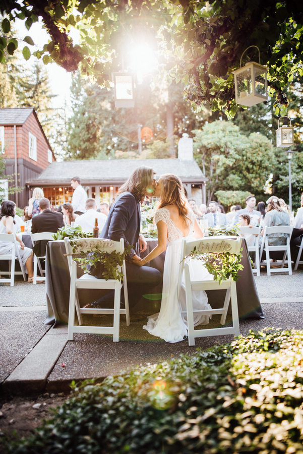 Cheery, Romantic Spring Bellevue Wedding on Apple Brides