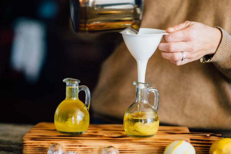 Wow Your Guests With These DIY Infused Olive Oil Wedding Favors