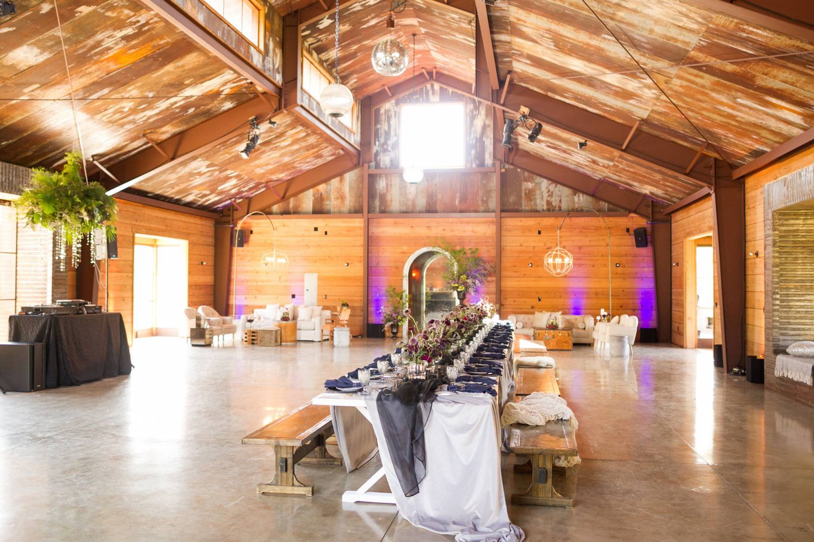 Grand Wedding Table Hall | The Wedding Standard
