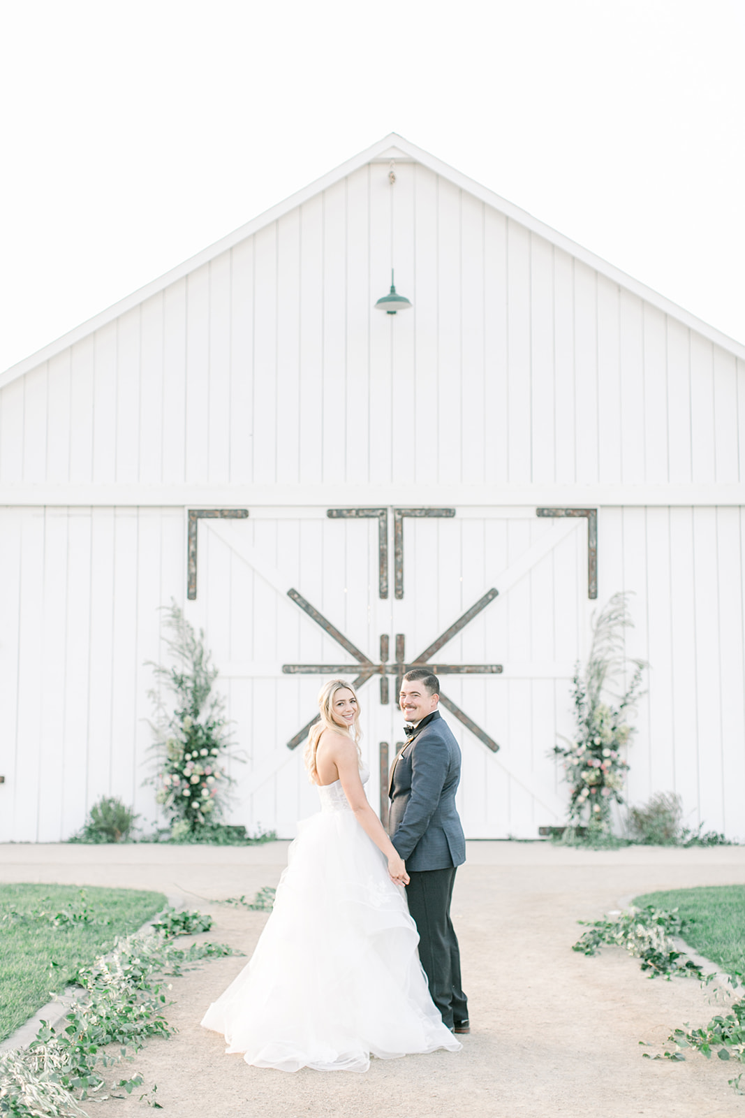 A Fresh And Modern Country Wedding At The White Barn Real Weddings