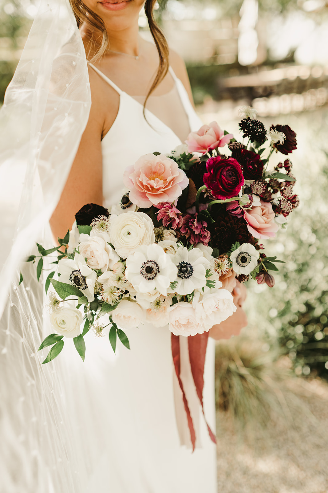 65 White Wedding Bouquets for Your Special Day