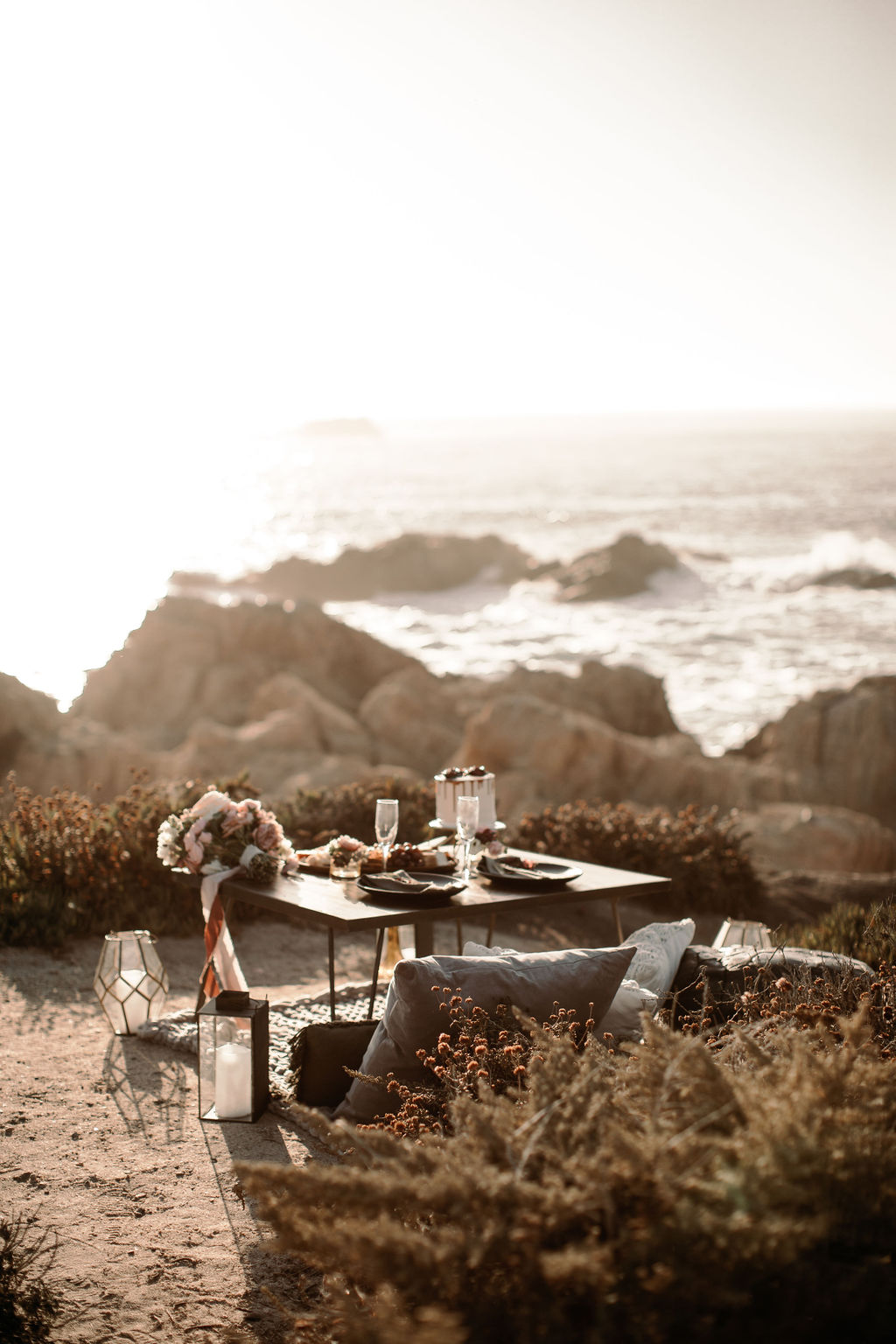 elopement, Big Sur, cliffs, beach, flowers, table