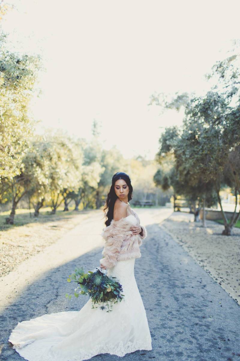 bride holding bouquet