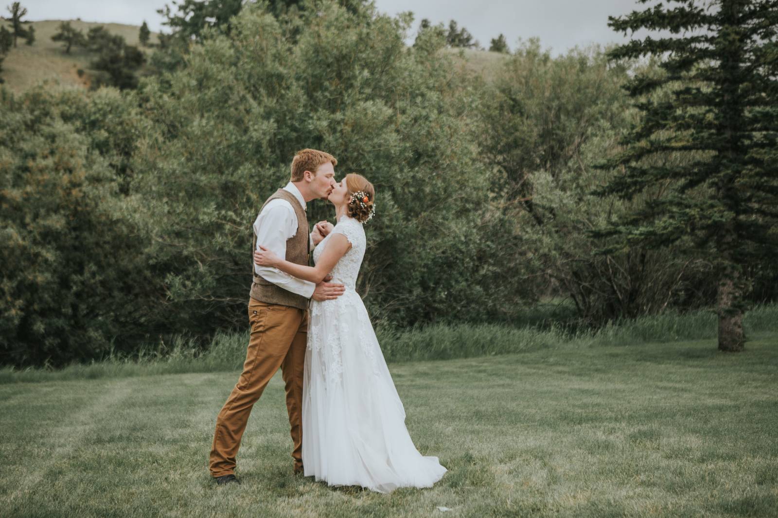 Eclectic Wedding At Willow Creek Cabin White Sulphur Springs