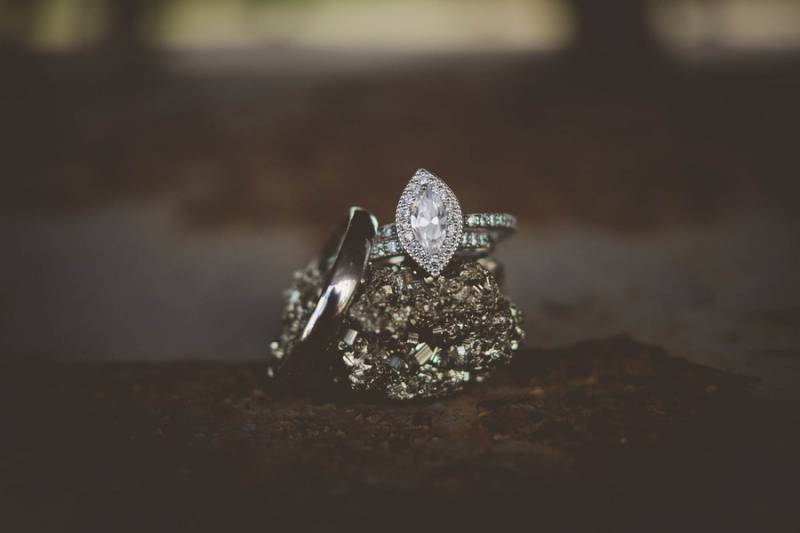 Halo engagement ring