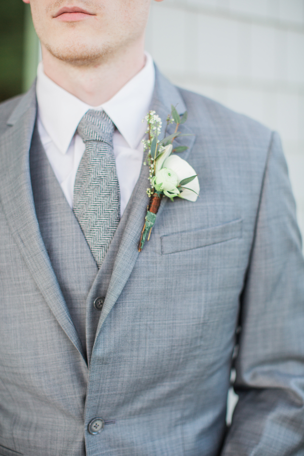 Gray wedding suit with boutonniere