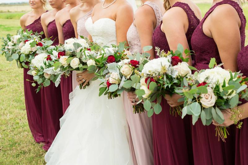 Bridesmaid red bouquets