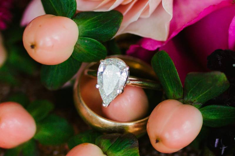 Stunning pear-shaped engagement ring