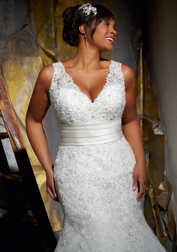 wedding-dresses-for-curvy-brides