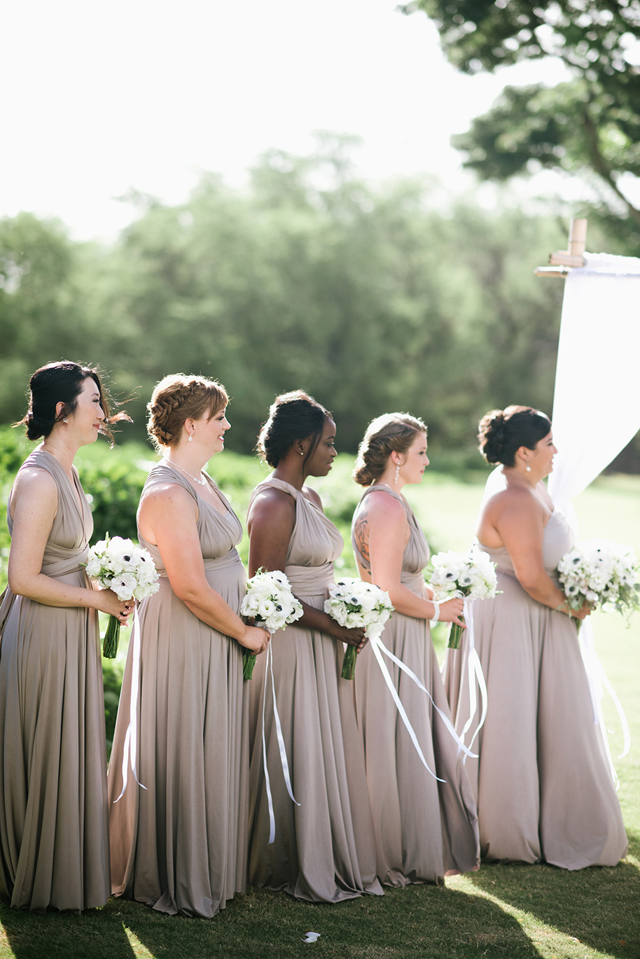 A Timeless Maui Wedding Amazing Gold Painted Calligraphy Victoria And Aric S Cly Maui Wedding Had A Perfect Color Palette Was Absolutely Stunning Timeless