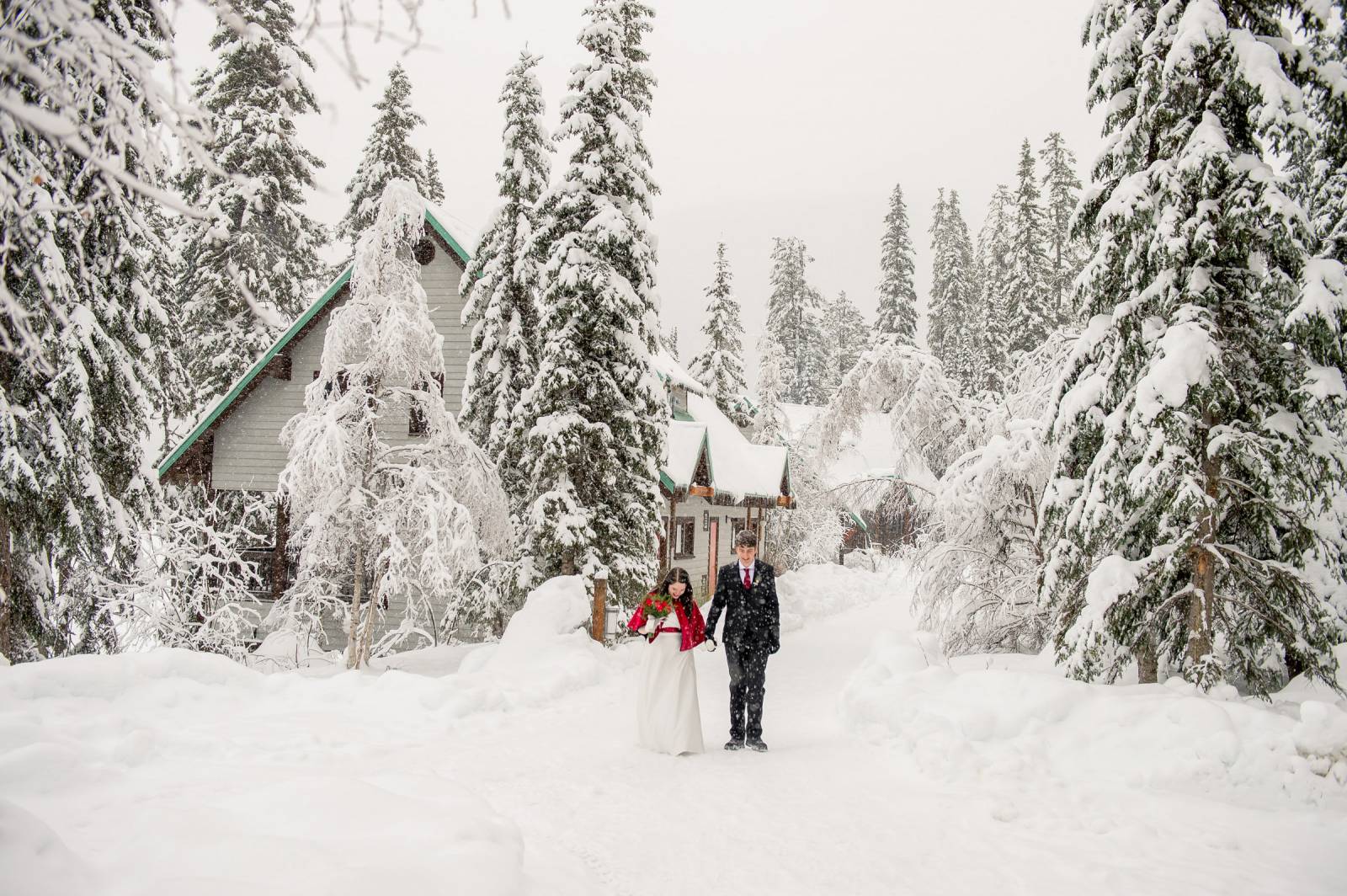 Places To Elope In The Canadian Rockies Emerald Lake Lodge Has An Amazing Elopement Package That Includes All You Need For Your Wedding And A Stay In Own Cabin