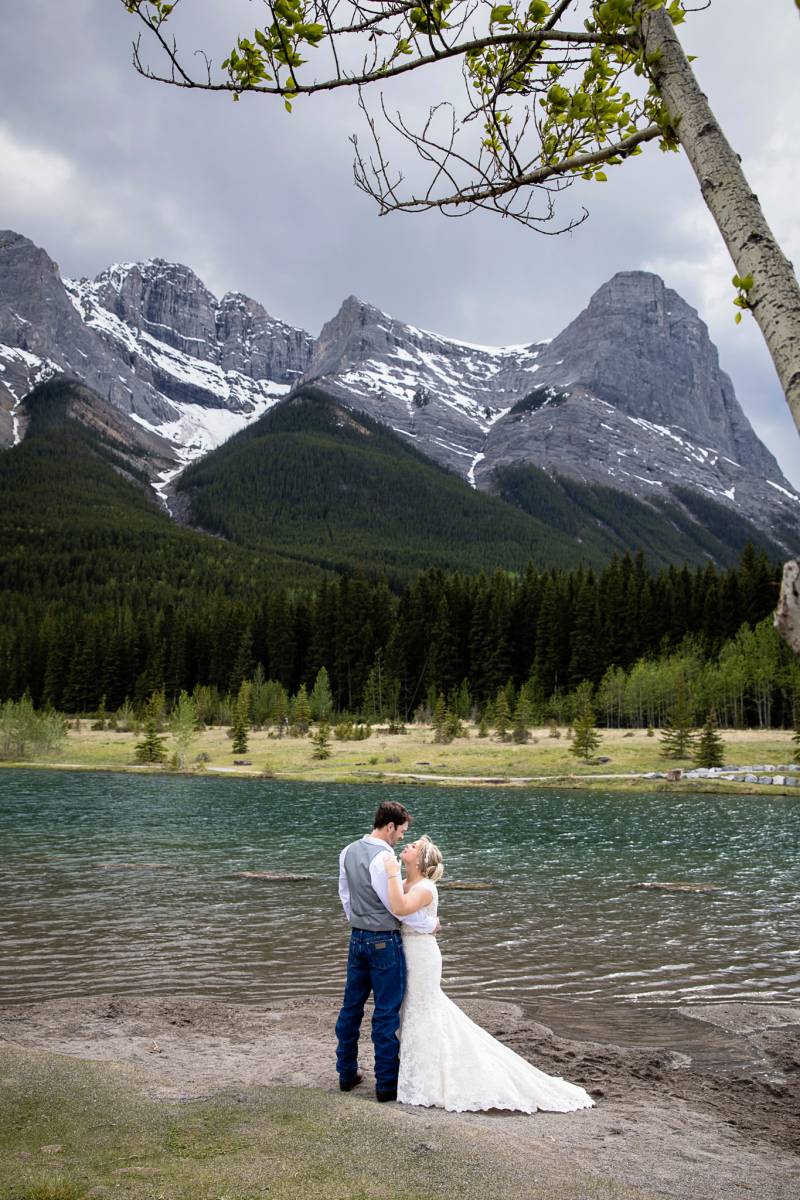 Canmore Wedding Photographer, mountain wedding, summer canmore wedding, rustic canmore wedding, canm