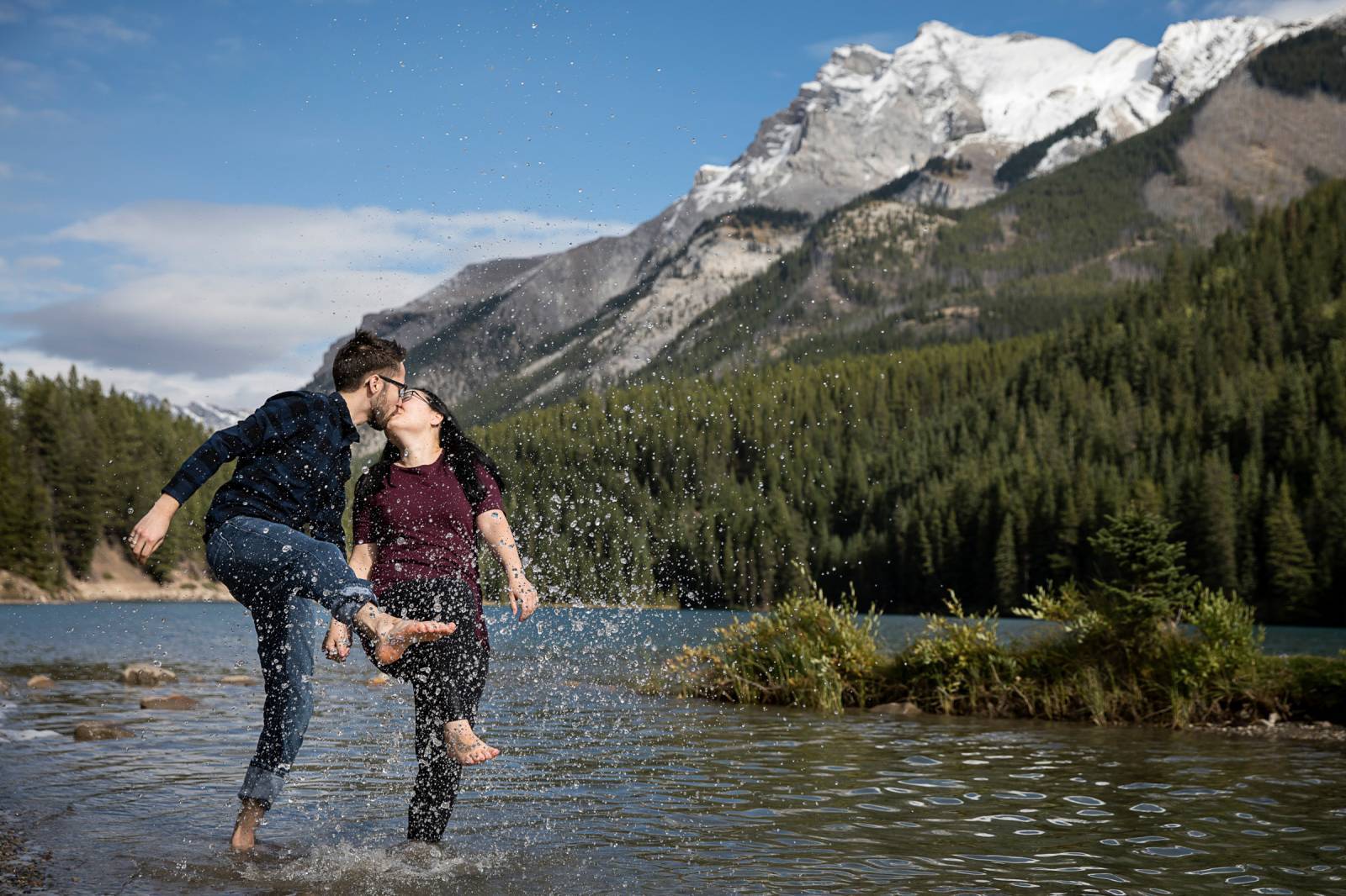 Banff engagement Photographer, summer engagement, mountain engagement, banff wedding photographe