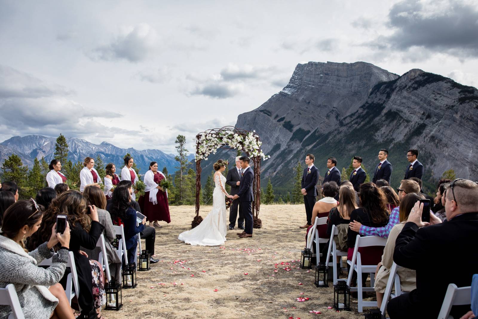Tunnel Mountain Reservoir outdoor wedding ceremony, Fall wedding, outdoor wedding ceremony, outdoor 