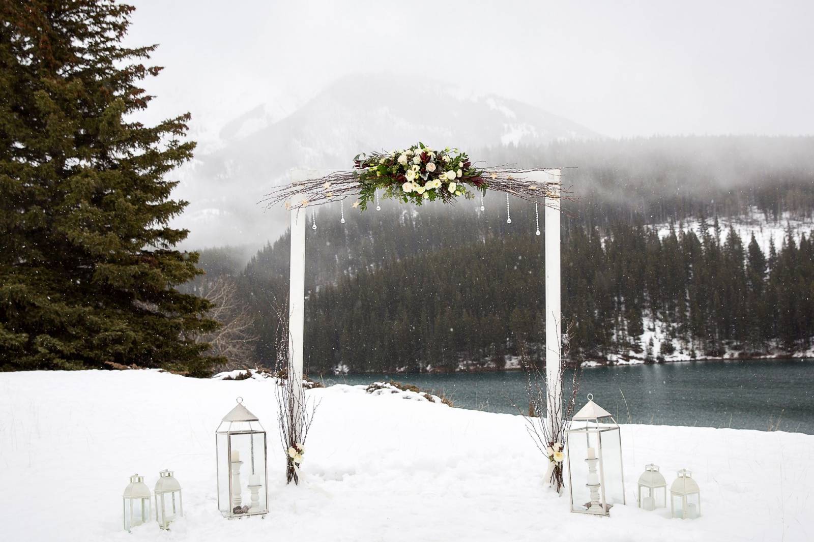 Two Jack Lake Wedding, winter wedding, outdoor winter ceremony, banff wedding photographer