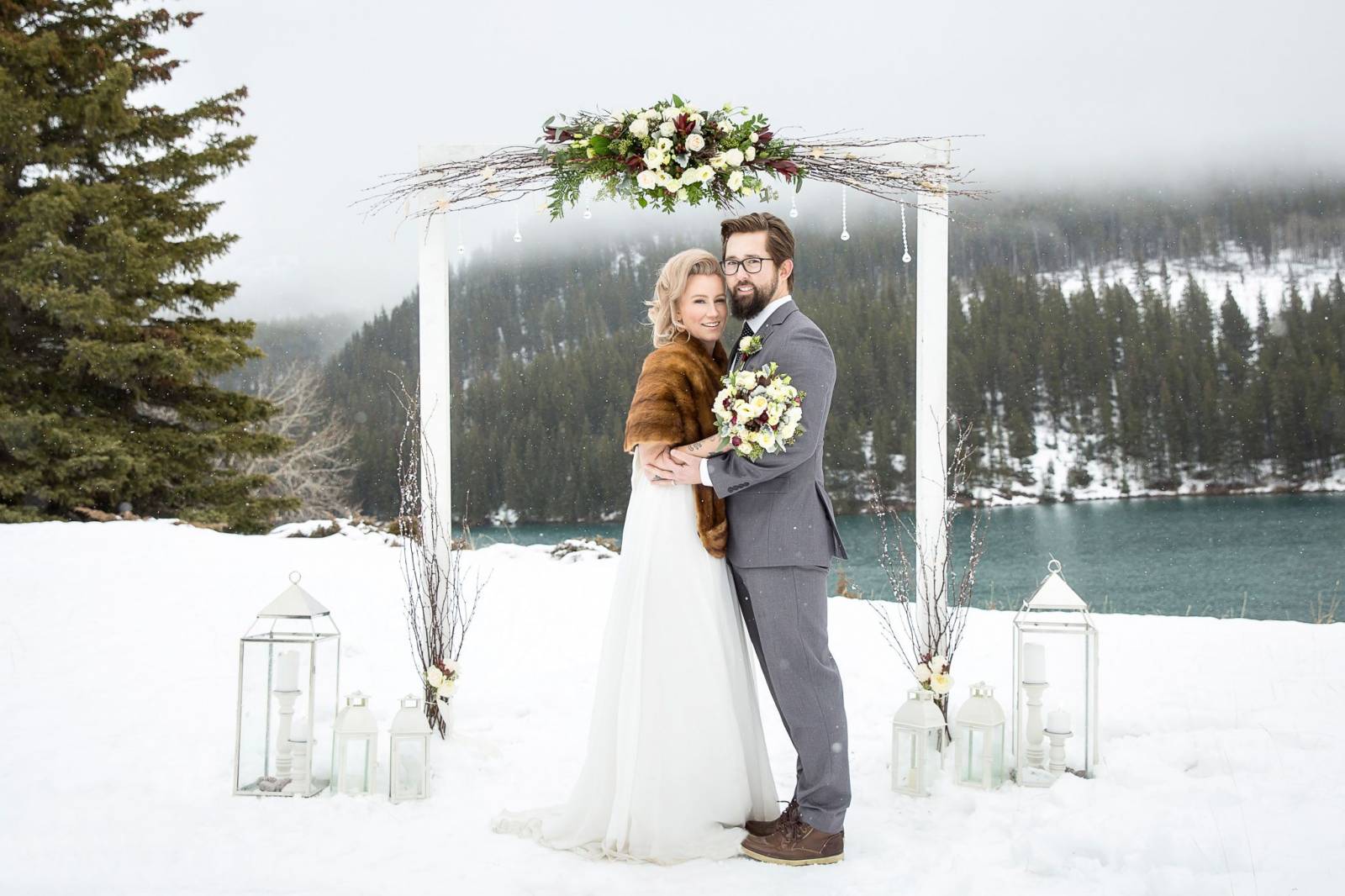 Two Jack Lake Wedding, winter wedding, outdoor winter ceremony, banff wedding photographer