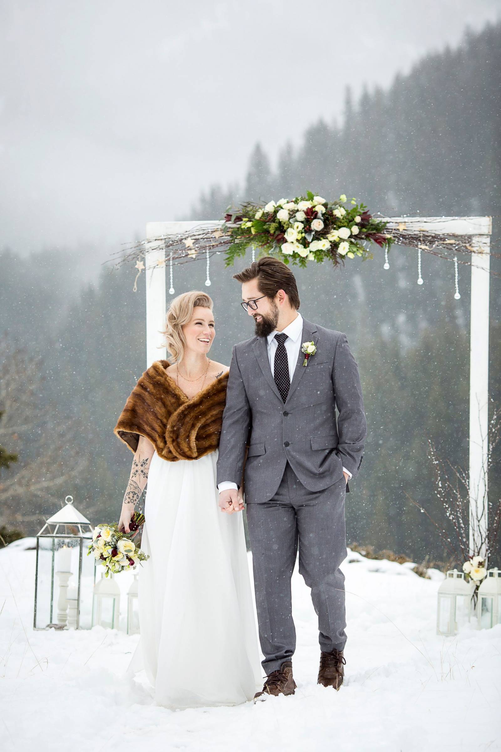 Two Jack Lake Wedding, winter wedding, outdoor winter ceremony, banff wedding photographer