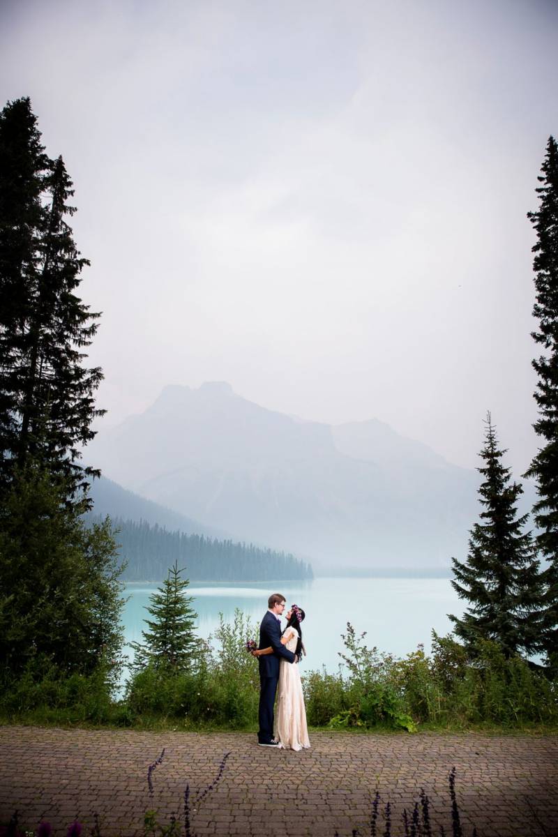 Emerald lake lodge elopement, bride and groom outdoor, vintage wedding, emerald lake wedding photogr