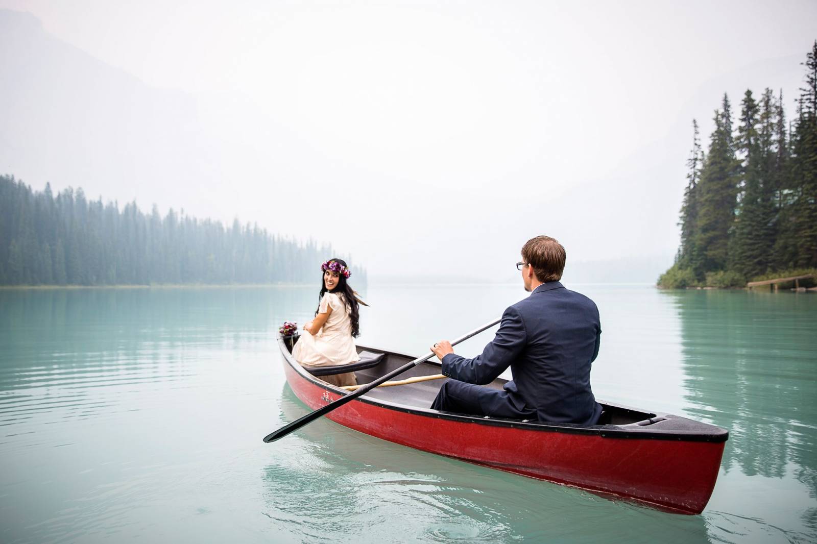 Emerald lake lodge elopement, bride and groom outdoor, vintage wedding, emerald lake wedding photogr