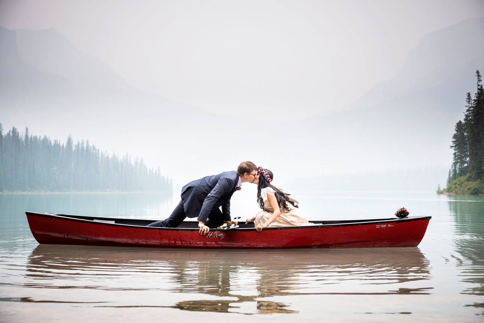 Emerald lake lodge elopement, bride and groom outdoor, vintage wedding, emerald lake wedding photogr